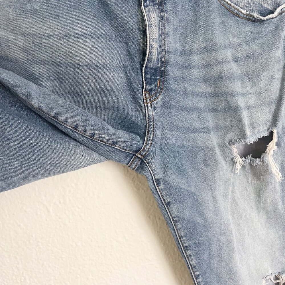 KanCan Estilo Medium Wash Destroyed Knee Holes Distressed Stretch Jeans size 32 - Picture 4 of 10